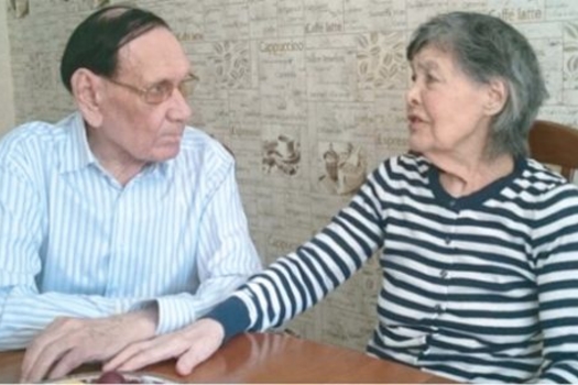 Әлфия Авзалованың кызы: «Үләренә берничә көн кала, әни «Ак чәчәкләр»не җырлады»