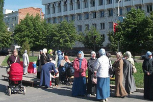 Мөселман яшьләре «Хизб ут-Таһрир»ны рәсмиләштерү өчен көрәшә